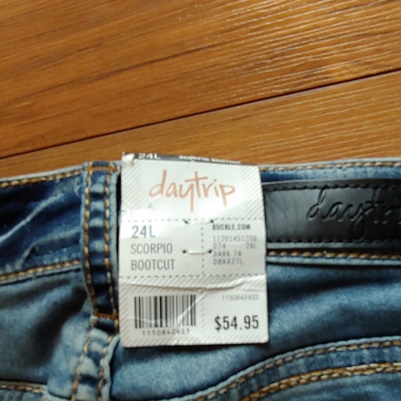 Woman's jeans - Picture 2 of 3